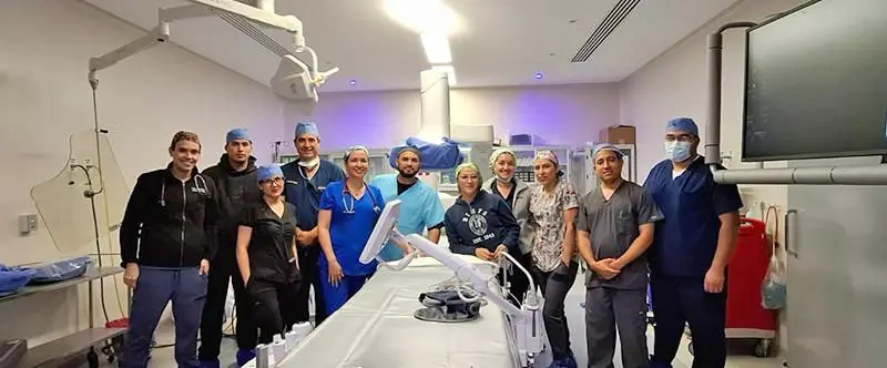 Doctores y enfermeros que participaron en la intervención al bebé