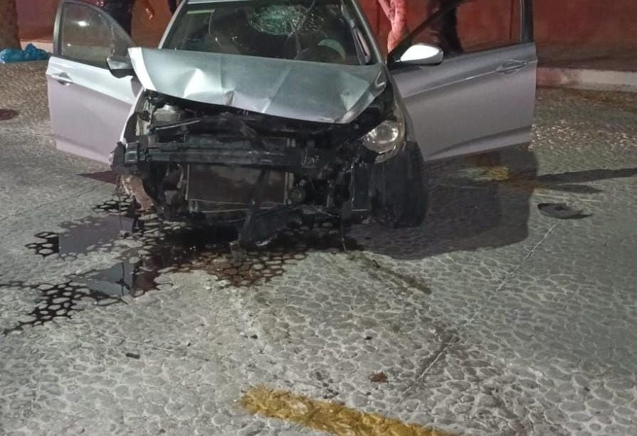 Conductor pierde el control y cae en curva de la playa El Coromuel
