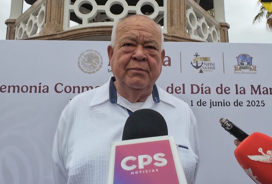 El gobernador de Baja California Sur, Víctor Castro Cosío