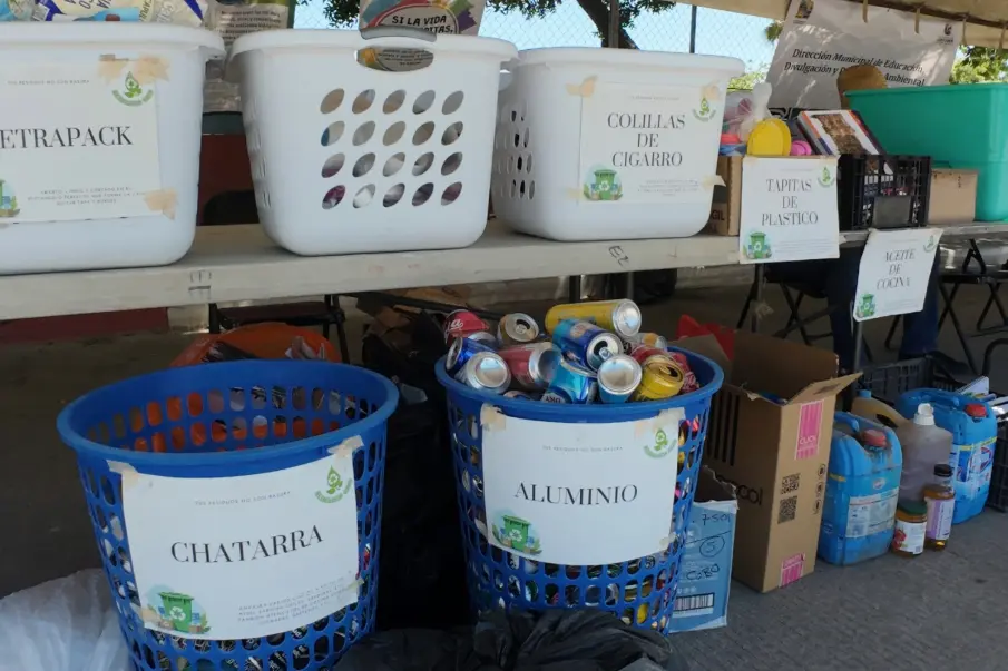ciudadanos de Los Cabos participaron en la jornada mensual de recolección de residuos. PET, cartón y electrónicos fueron algunos de los materiales reciclables entregados. Autoridades buscan hacer esta actividad cada 15 días y fomentar la conciencia ambiental desde casa.