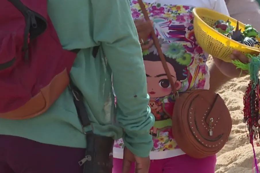 Los Cabos refuerza operativos y acciones interinstitucionales para erradicar el ambulantaje infantil en zonas turísticas como El Médano y la Marina.