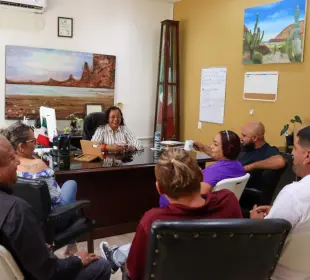 Realizaron donativo de blancos y despensas