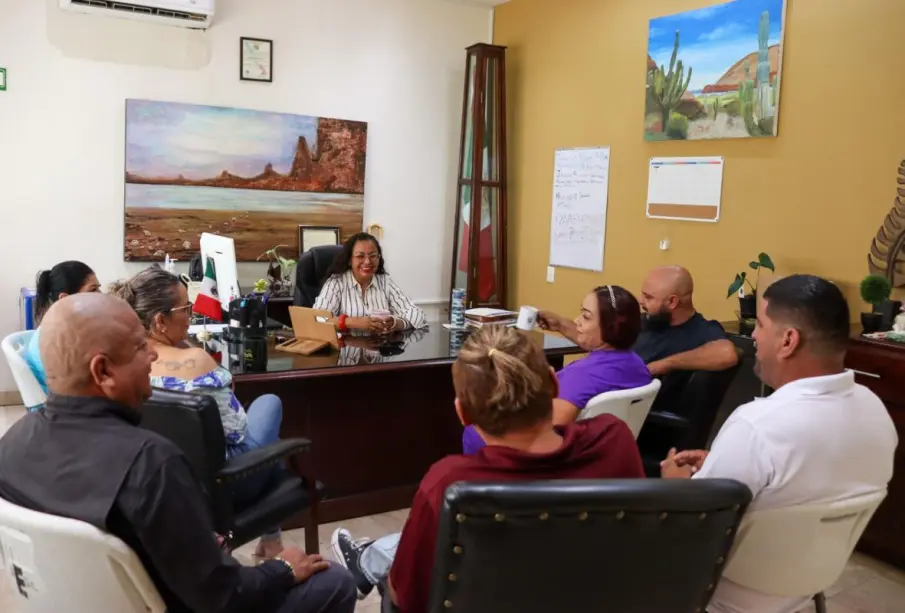 Realizaron donativo de blancos y despensas