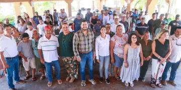 En La Playa, San José del Cabo, 100 familias pescadoras recibieron apoyos alimentarios gracias a una jornada del DIF Los Cabos y autoridades locales. Una acción más para apoyar al sector pesquero local.