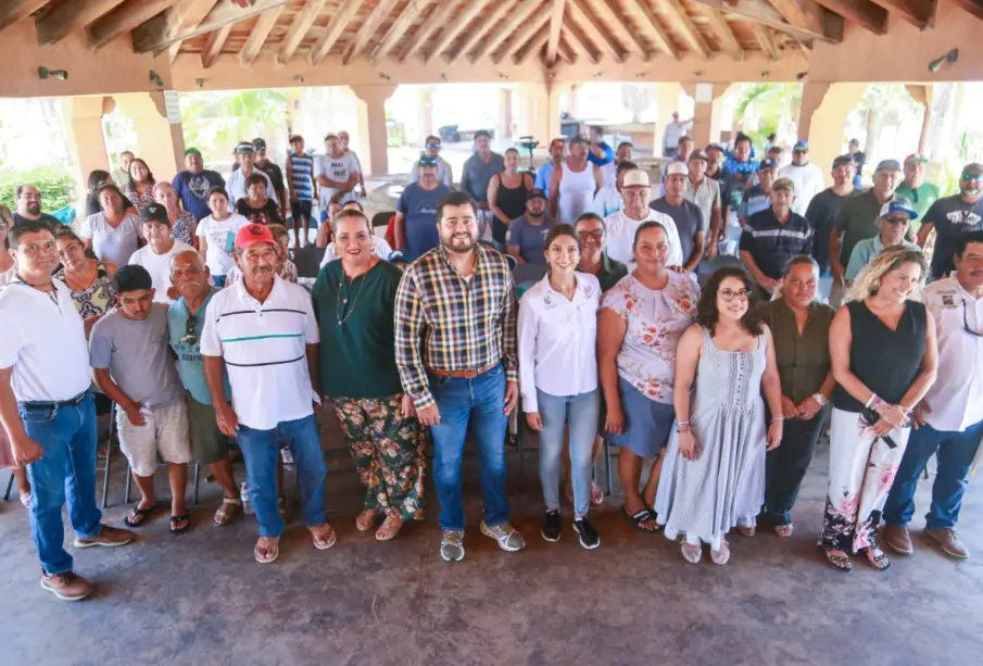 En La Playa, San José del Cabo, 100 familias pescadoras recibieron apoyos alimentarios gracias a una jornada del DIF Los Cabos y autoridades locales. Una acción más para apoyar al sector pesquero local.