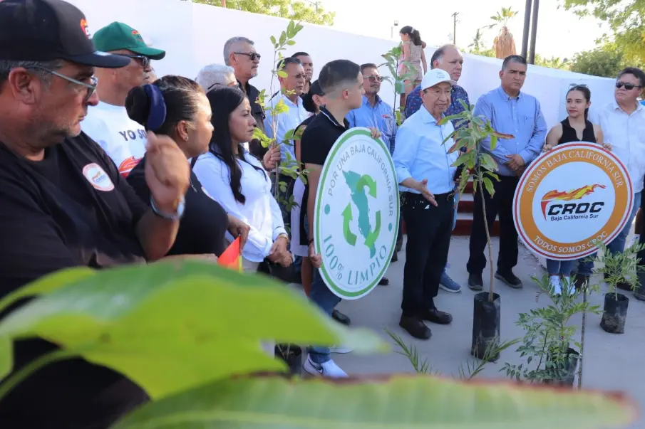 Reforestación en el parque Pueblo Nuevo de La Paz reúne a la CROC y al Gobierno estatal para recuperar espacios verdes y concientizar a la población.