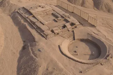 Sumérgete en los secretos de Peñico, el nuevo sitio arqueológico que conecta la costa, los Andes y la Amazonía. Una joya ancestral que revela la grandeza de Caral.