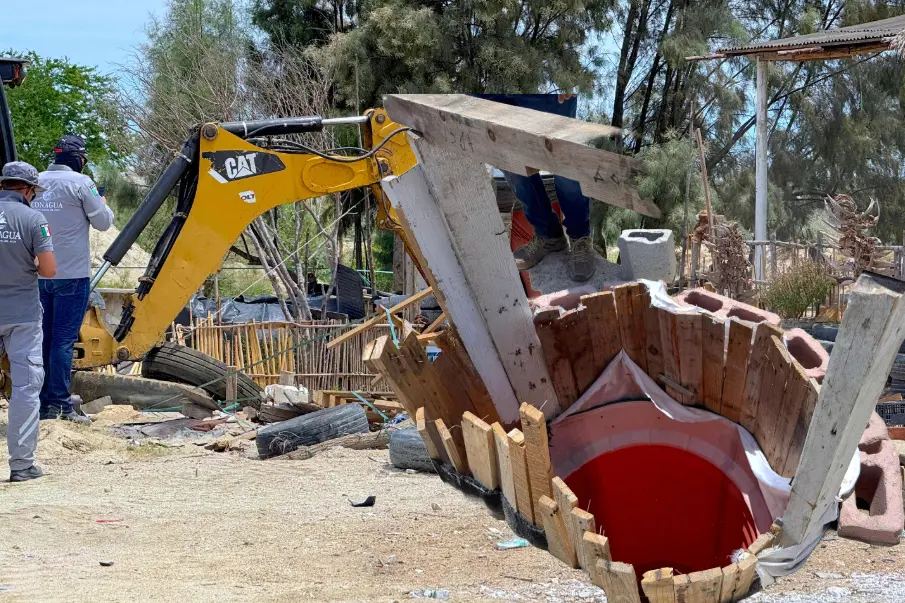 Localizan pozos clandestinos que contaminan el agua y ponen en peligro a familias en zonas de alto riesgo.