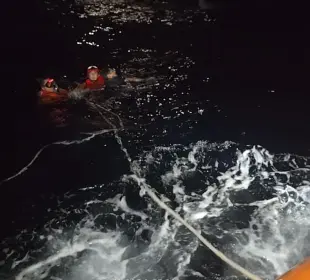 Rescate de avioneta Isla Cerralvo: Semar salvó a cuatro tripulantes que amerizaron por falta de combustible. Todos resultaron ilesos.