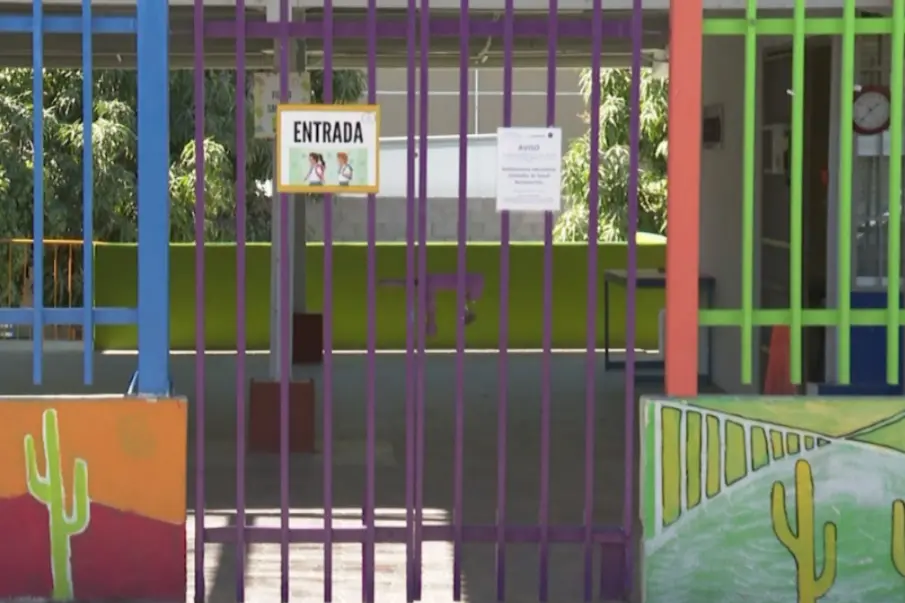 Durante el receso escolar de verano, autoridades de Los Cabos implementan operativos de vigilancia en escuelas para prevenir robos y actos vandálicos