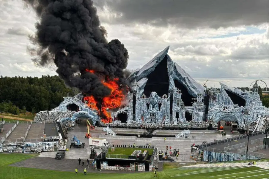 Incendio en escenario de Tomorrowland 2025