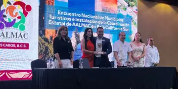 Christian Agúndez es nombrado coordinador estatal de AALMAC durante el Encuentro Nacional de Municipios Turísticos