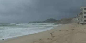 Oleaje elevado y cierre de playas por tormenta tropical Ivo en Los Cabos