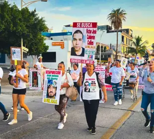 Familias marchan en BCS en el Día Internacional de las Víctimas de Desapariciones Forzadas