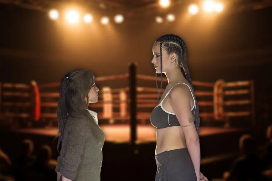 Alana Flores y Gala Montes a los golpes