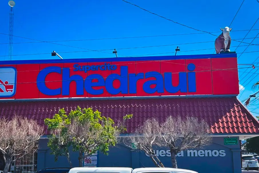 La tradicional vaquita de Arámburo, emblema de los supermercados paceños por más de cuatro décadas, amplió su presencia a cuatro sucursales de Chedraui en La Paz.
