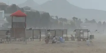 La tormenta tropical Lorena, con desplazamiento hacia el noroeste, se aproxima a las costas de Baja California Sur y podría dejar fuertes lluvias y afectaciones durante los próximos días.