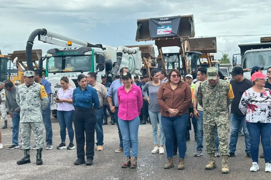 Inicia jornada de limpieza y rehabilitación de calles en La Paz tras el huracán Lorena