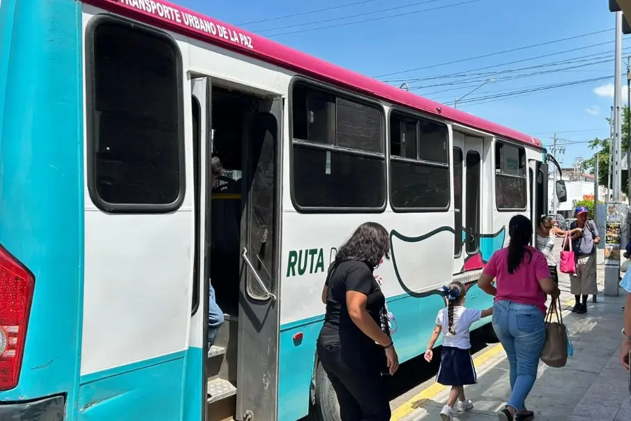 Transporte urbano en La Paz: entre retrasos, amabilidad y la apuesta por el Tiburón