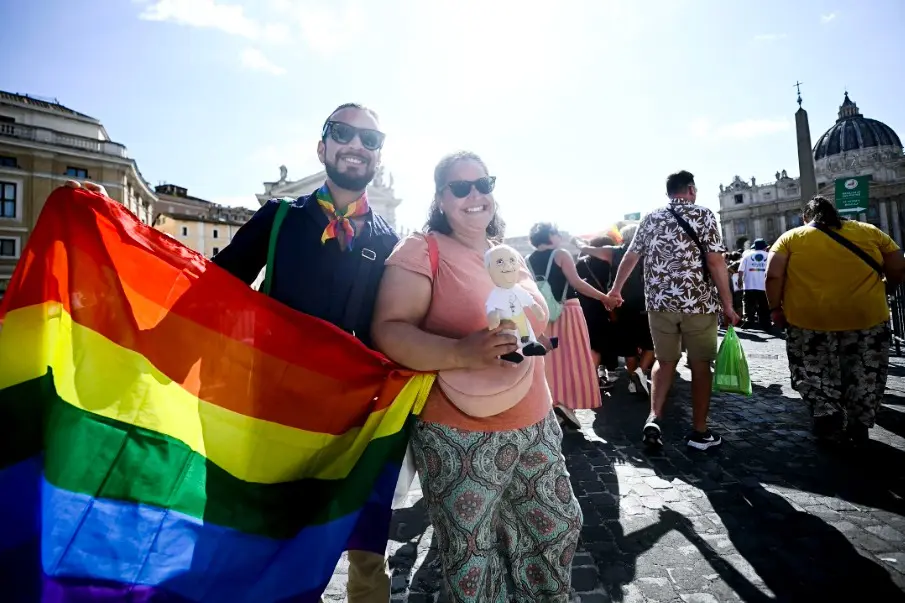 El Vaticano recibe el primer gran peregrinaje LGBT+ oficial en el marco del Jubileo