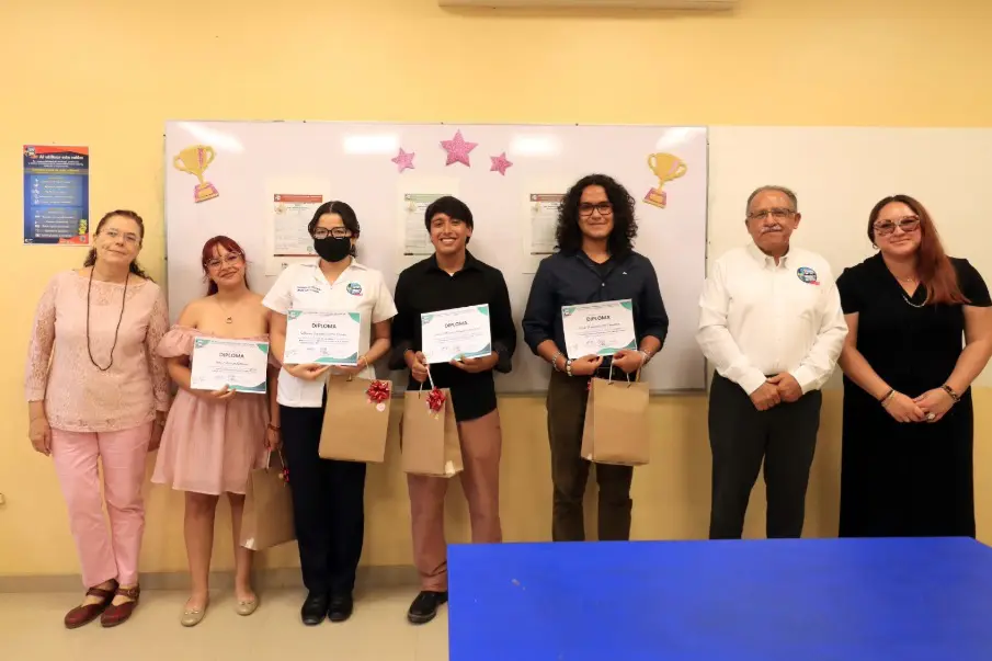 Estudiantes de la UABCS triunfan en el Premio Universitario de Literatura