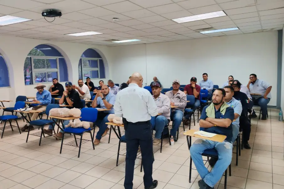 UABCS capacita personal para primeros auxilios