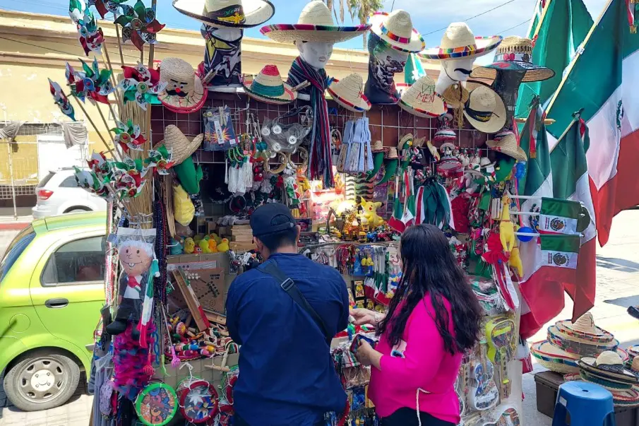 Comerciantes mexiquensea traen el color patrio a La Paz
