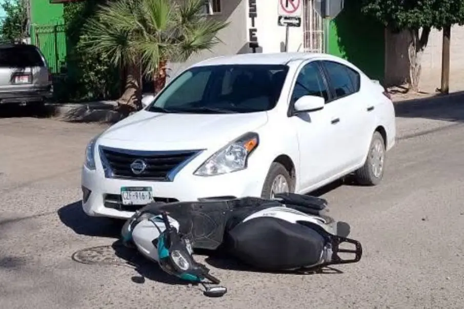Denuncian a conductor que atropelló a mujer en zona escolar y huyó del lugar