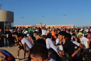La Carrera Caminata “Corriendo por mi Salud CROC–IMSS” en Cabo San Lucas reunió a más de 800 participantes en apoyo a la prevención del cáncer de mama.