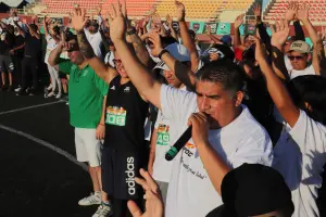 con más de 800 participantes y un moño humano como símbolo de unión por la salud femenina.