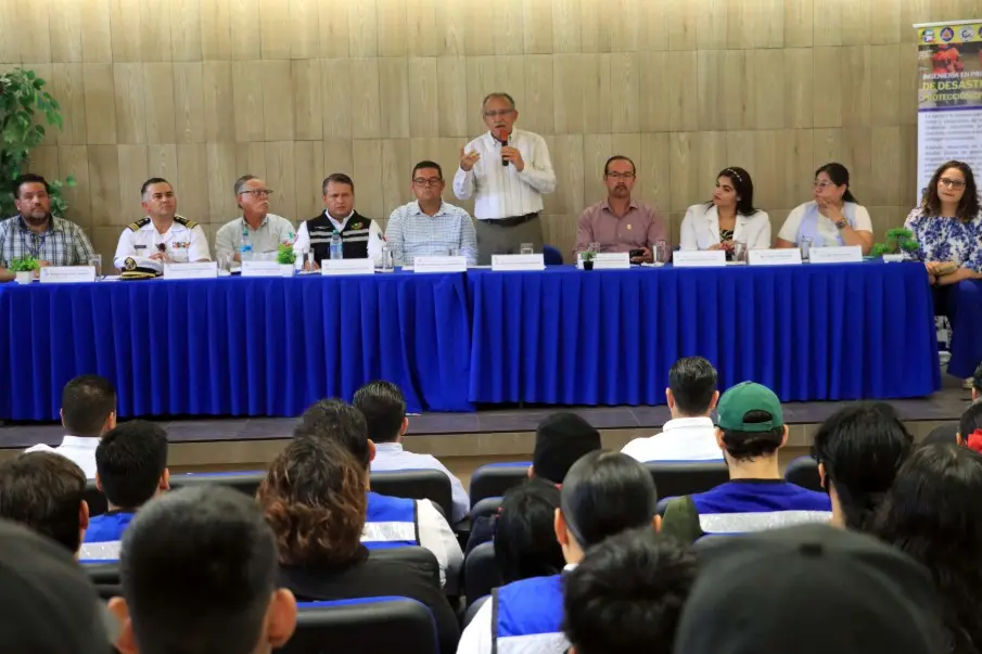UABCS forma expertos contra huracanes