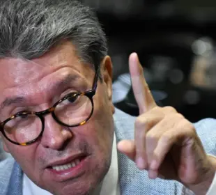 Segob acusa mano política en bloqueos de transportistas; Monreal pide diálogo