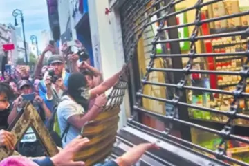 Gastan comercios de CDMX más de 1,000 mdp al año por marchas; urgen alto a la violencia y más seguridad