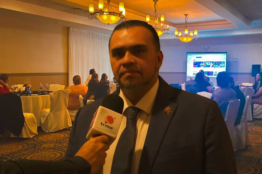 Universidad Xochicalco fortalece su red profesional: egresados de todo el país se reúnen en La Paz