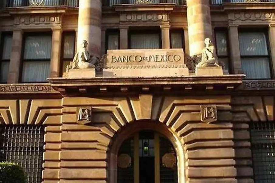 Banxico recorta la tasa de interés a 7.25% ante desaceleración económica y mantiene cautela inflacionaria
