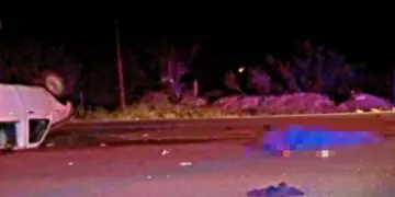 Muere hombre tras volcadura de pickup en El Centenario, La Paz; ocurrió en la carretera Transpeninsular