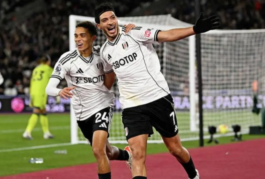 Raúl Jiménez iguala a Alexis Sánchez entre los máximos goleadores latinoamericanos en la Premier League