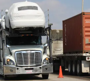 Proponen en BCS que camiones de carga instalen gobernadores de velocidad antes de 2026