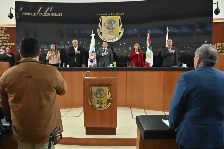 Baja California Sur celebra 51 años de su Constitución