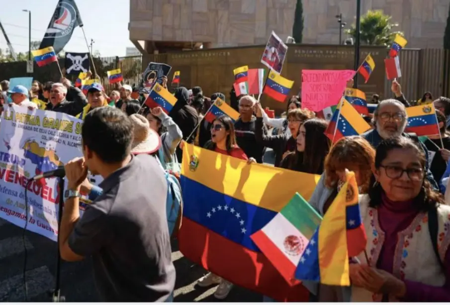Protesta en CDMX frente a Embajada de EU exige liberación de Maduro y paz tras ataque a Venezuela