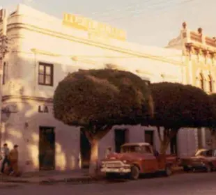 Cierra La Perla de La Paz