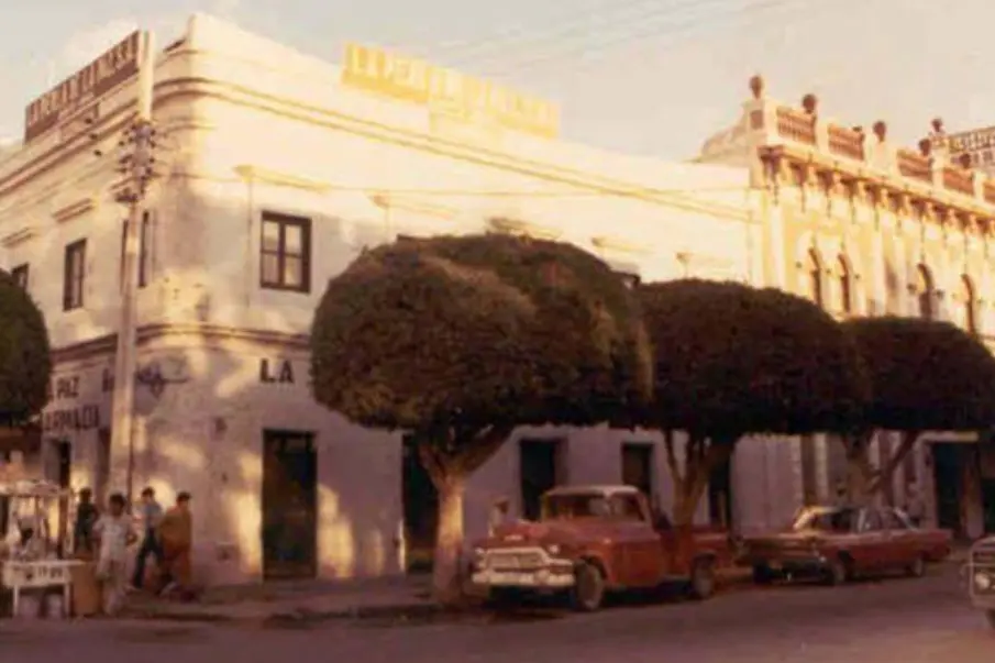 Cierra La Perla de La Paz