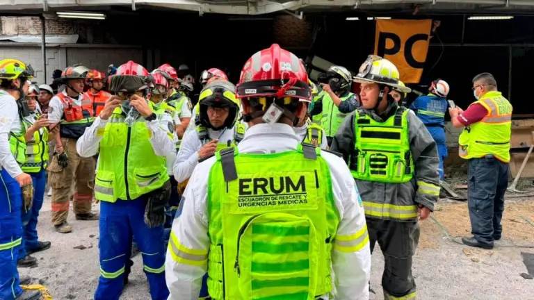 CDMX: Colapso en edificio en demolición, tres personas atrapadas