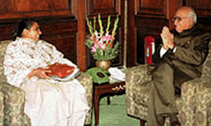 Union Home Minister L. K. Advani with Bahujan Samaj Party leader Mayawati at his office in New Delhi on Tuesday