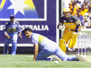 MEBOURNE : Australian batsman Ricky Ponting, right, hits Indian bowler Javagal Srinath for 4 on his way to making 115 runs in the day night game between Australia and India at the Melbourne Cricket Ground on Wednesday . AP/PTI