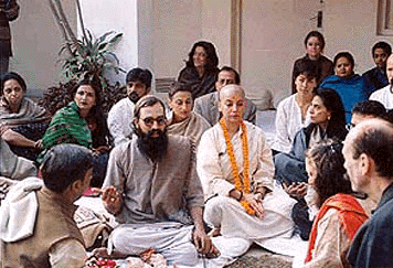 Shabana Azmi, Deepa Mehta and other unit members at the mahurat-cum-puja of Water in Varanasi