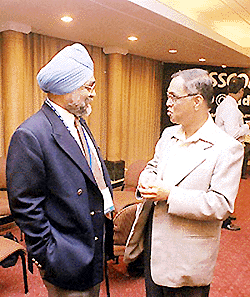 Planning Commission member Montek Singh Ahluwalia conferring with Infosys chief Narayan Murthy on the sidelines of "Nasscom 2000 India" in Mumbai on Thursday.  PTI