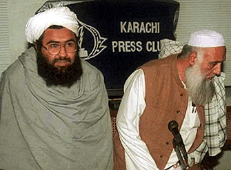Masood Azhar, right, accompanied by leader of Harakat-ul-Mujahedeen Mufti Nizamuddin, speaks at Karachi press club on Friday