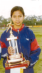 Pushpa Devi, who won the half marathon