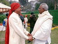 Congress leader Rajesh Pilot welcomes Tamil Manila Congress(TMC) leader G. K. Moopanar at his residence on the occasion of his daughter's marriage in New Delhi on Sunday